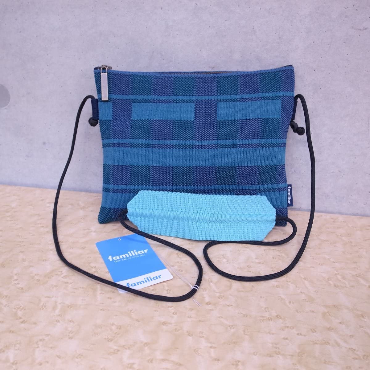 新品未使用　ファミリア　トリコテ　サコッシュ ファミリア Familiar TRICOTE サコッシュ ショルダーバッグ ワン