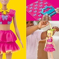 Vista 5 de Play-Doh Barbie - Juego de volantes y lazos, haz ropa de muñeca con compuesto de modelado y 9 accesorios de moda, artes y manualidades para niñas