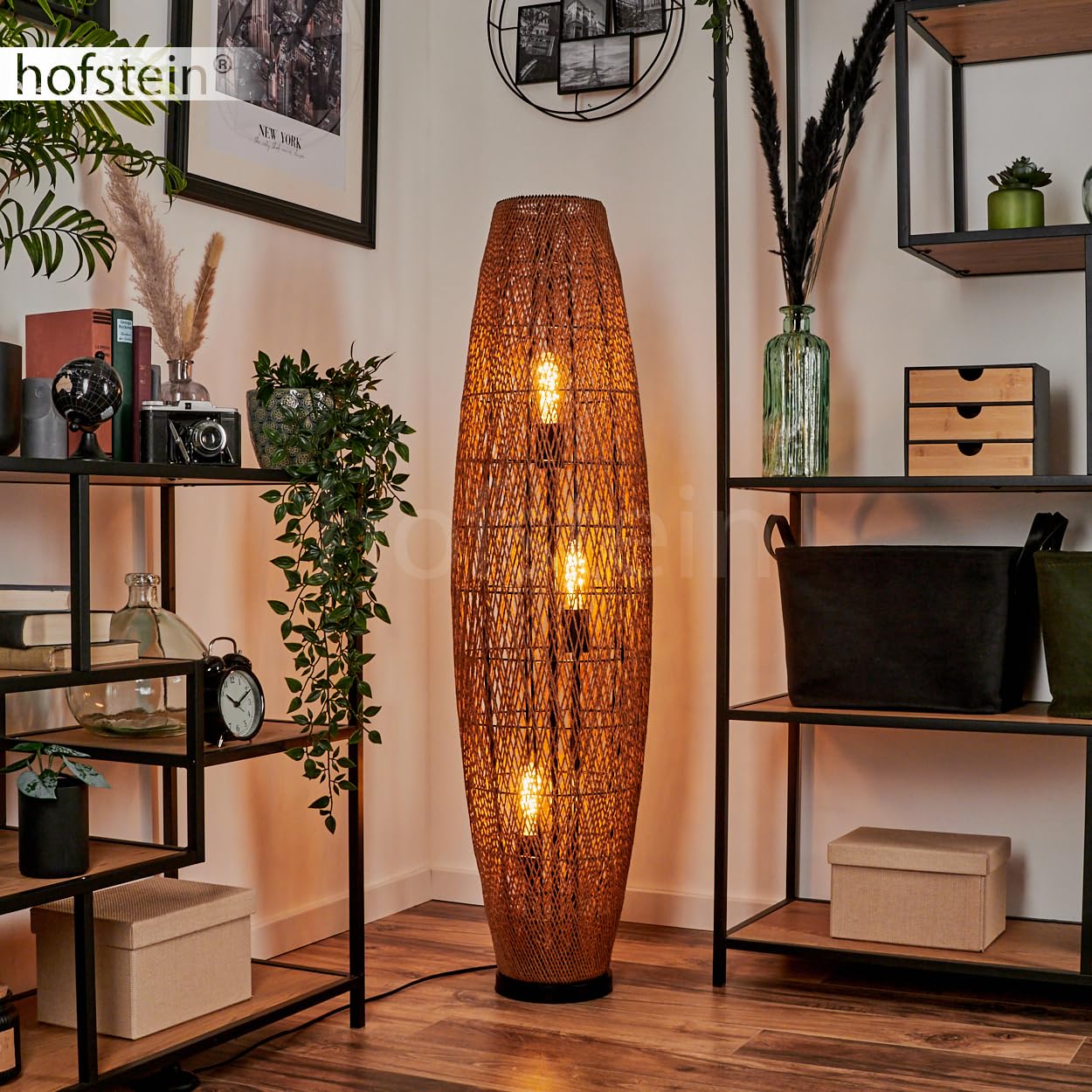Stehleuchte Mulstrand, moderne Stehlampe aus Metall/Rattan in Schwarz/Natur, Leuchte im Boho-Design mit Schirm in Gitter-Optik, An-/Ausschalter am Kabel und Lichteffekt, 3 x E27, ohne Leuchtmittel