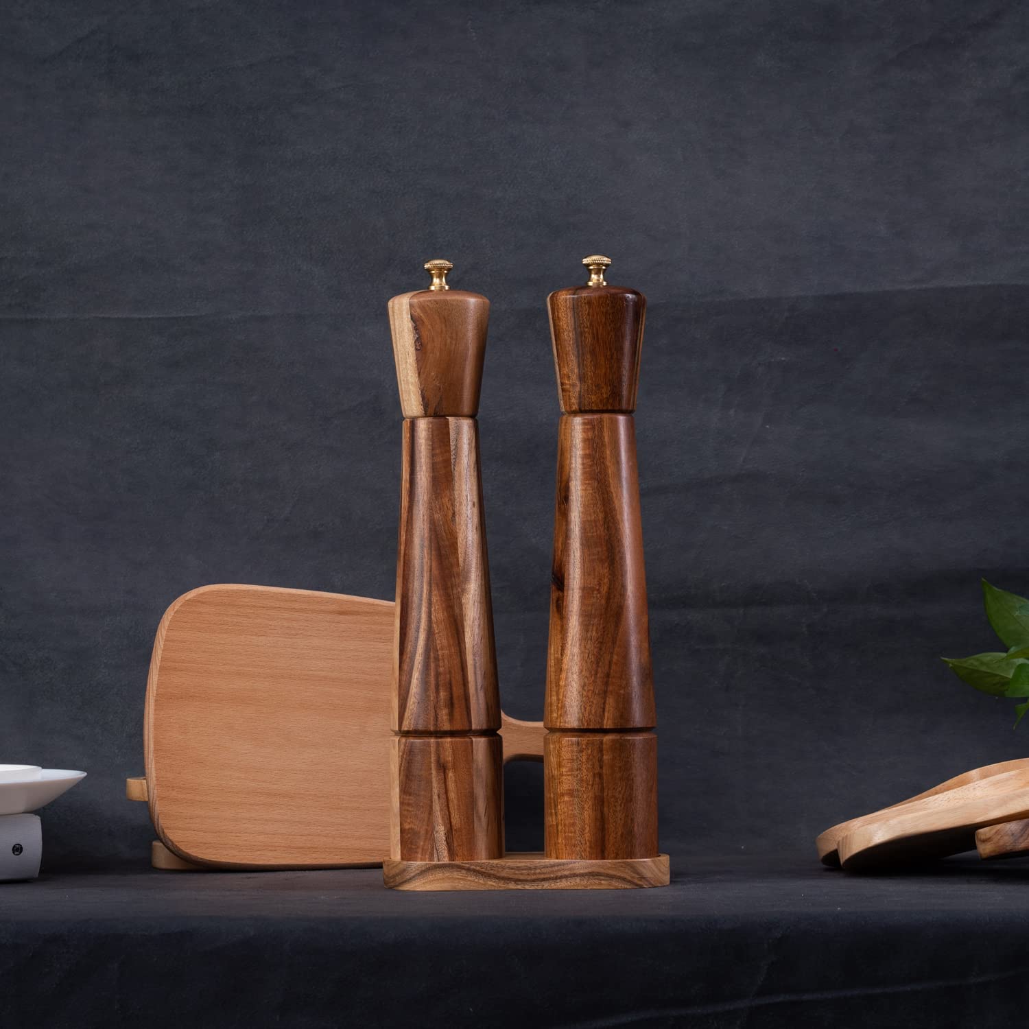 Juego de Molinillos de Sal y Pimienta con Bandeja, molinillo de sal de cerámica ajustable, molinillo de pimienta de acero inoxidable, madera de acacia, 32 cm de altura, diámetro inferior 6 cm