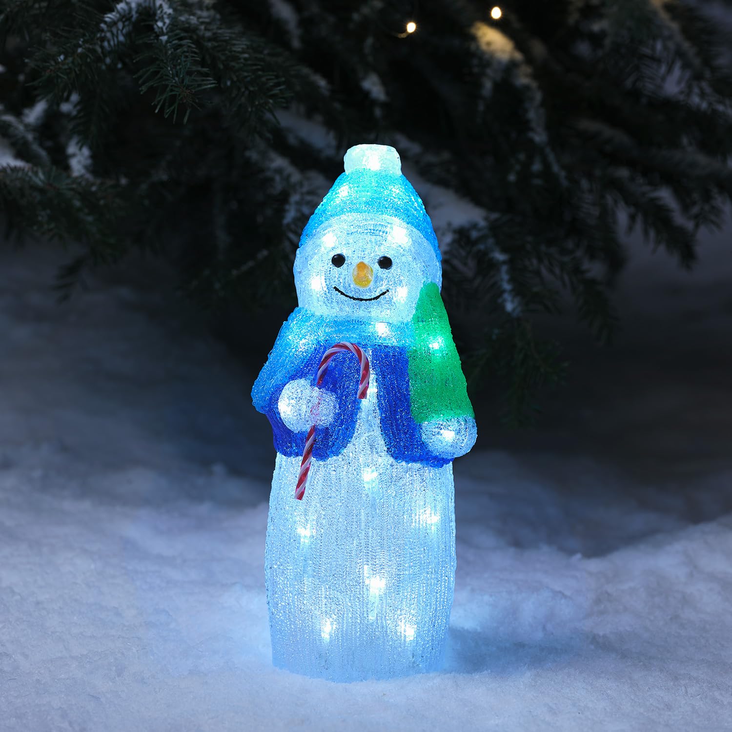 Lights4fun Muñeco de Nieve con Caña de Azúcar Luminoso con 30 LED Blanco a Pilas y Temporizador Figura di Navidad en Acrílico de 34 cm Decoración Navideña Exterior