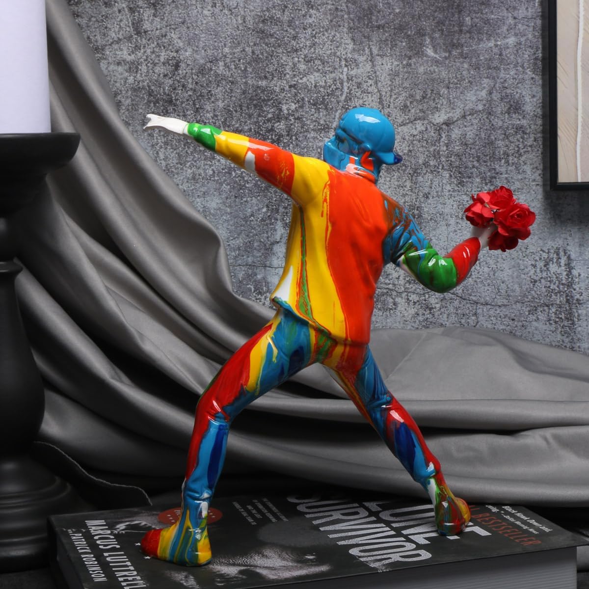 Flower Thrower Sculpture, Resin Statue for Home Decoration,Living Room, Office Desk and Bookshelf Ornaments, Modern Decorative Character Figurines, Art Decorations (Colorful)