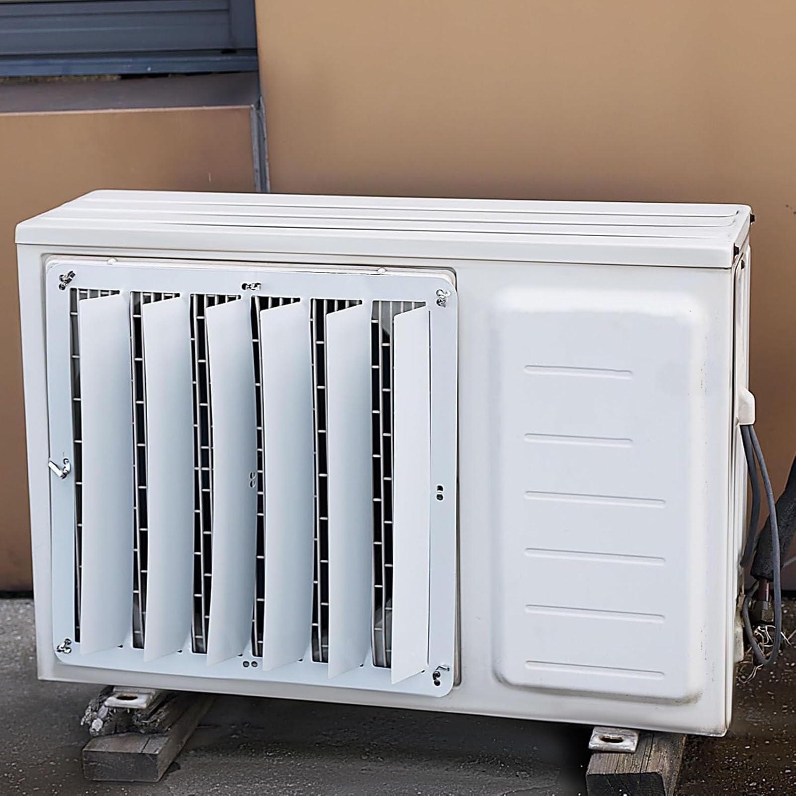Housse Universelle pour climatiseur extérieur, déflecteur de Vent Anti-Direct, Pare-Brise pour Pompe à Chaleur, Housse de Protection carrée Facile à Installer pour climatiseur 48x48cm/18.8x1