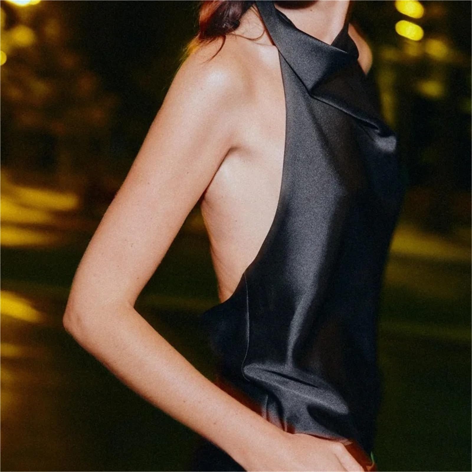 Top Corto con Cuello Halter y Espalda Descubierta Slip de satén