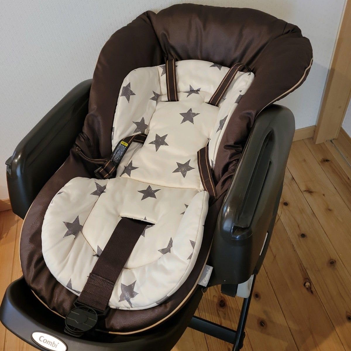 美品Combi (美品)combi/コンビ ネムリラ 電動スゥイングチェア コンビ 