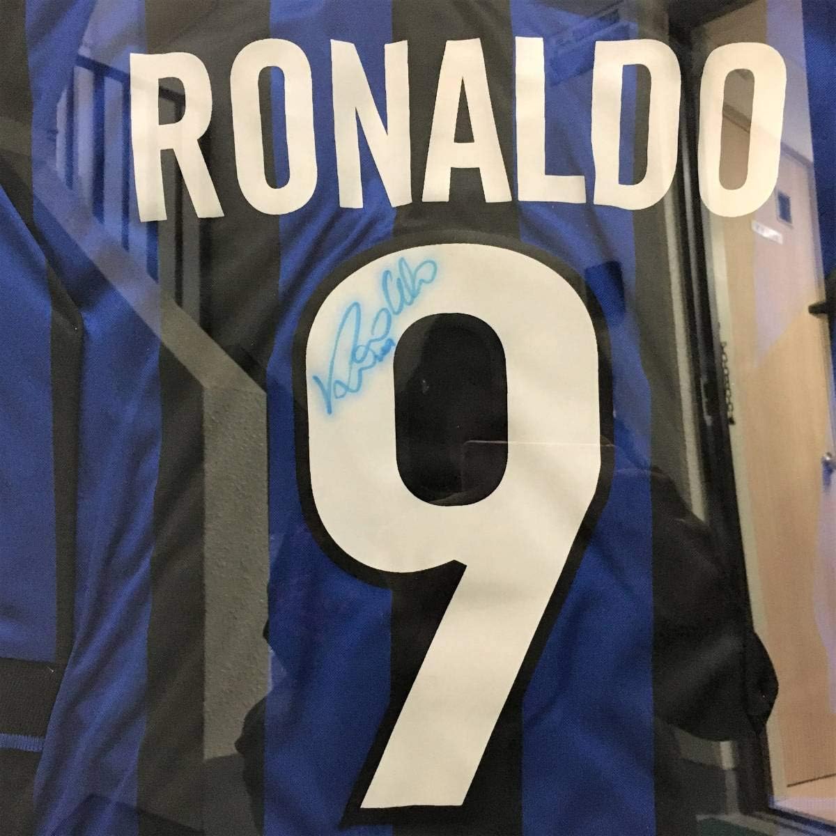 Amazon Co Jp 限定品 1998 99 インテル ミラノ ロナウド 直筆サイン ユニフォーム ９ Ronaldo Inter Milano 179 0 額入り 額装 パソコン 周辺機器