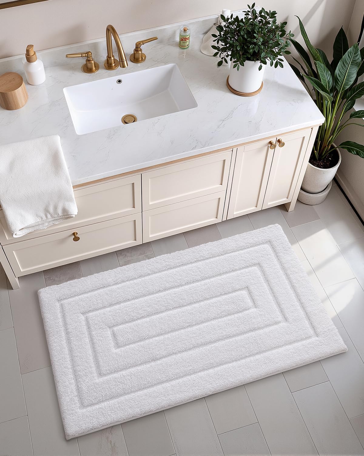 Color&Geometry Ultra Soft Bathroom Rugs Non Slip Washable,Absorbent Bath Mat Quick Dry,Premium Microfiber Plush Bathroom Rug for Bathtub and Shower Floor,White,24"x60"