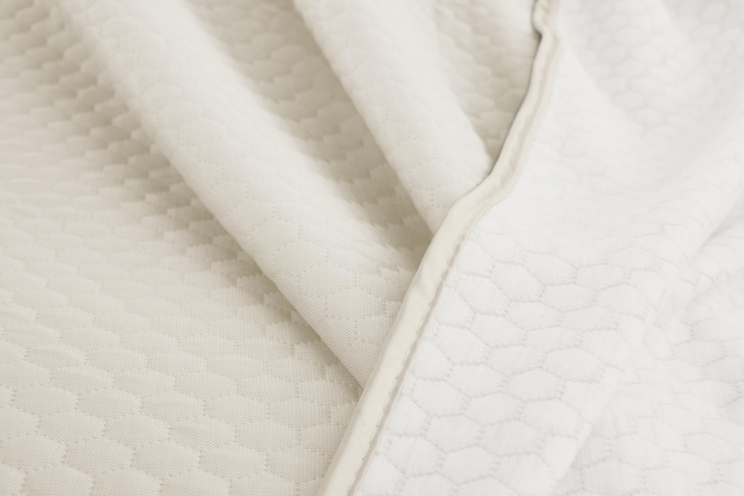 Ibena kühlende Decke 150x200 cm - Kühldecke, weich & waschbar, selbstkühlend für Sommer beige