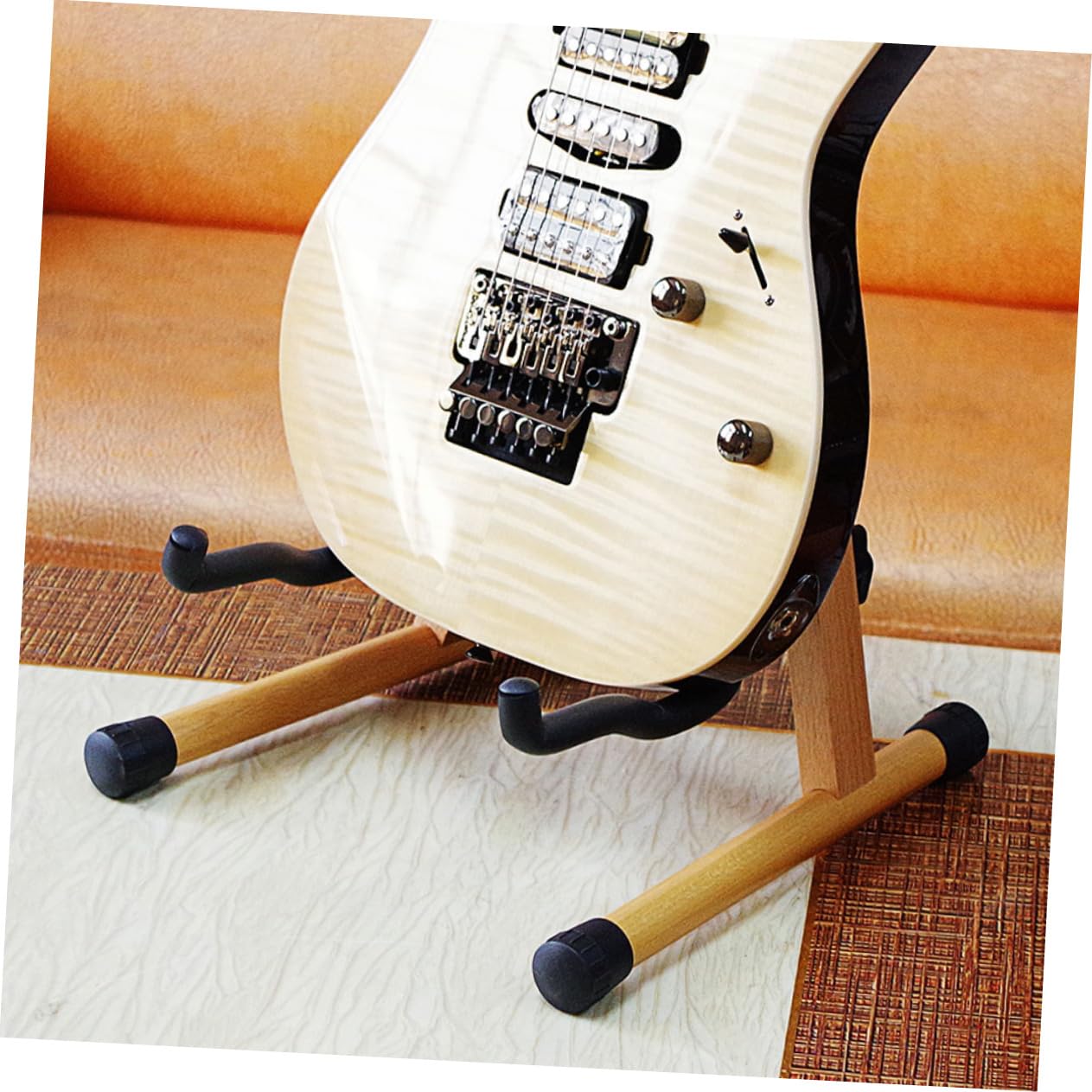 VICASKY Holz Gitarrenständer Klappbar Rutschfest Dreieckige 3-d Stütze für Gitarre und Bass Schützt den Boden Braun