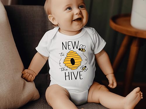 Miniatura 2 de Cute Honey Bee Baby Bodysuit New To The Hive Pregnancy Announcement Onesie Kids Funny Shirt Summer Birthday Shower (0-6 Months, HIVE-Short Sleeve