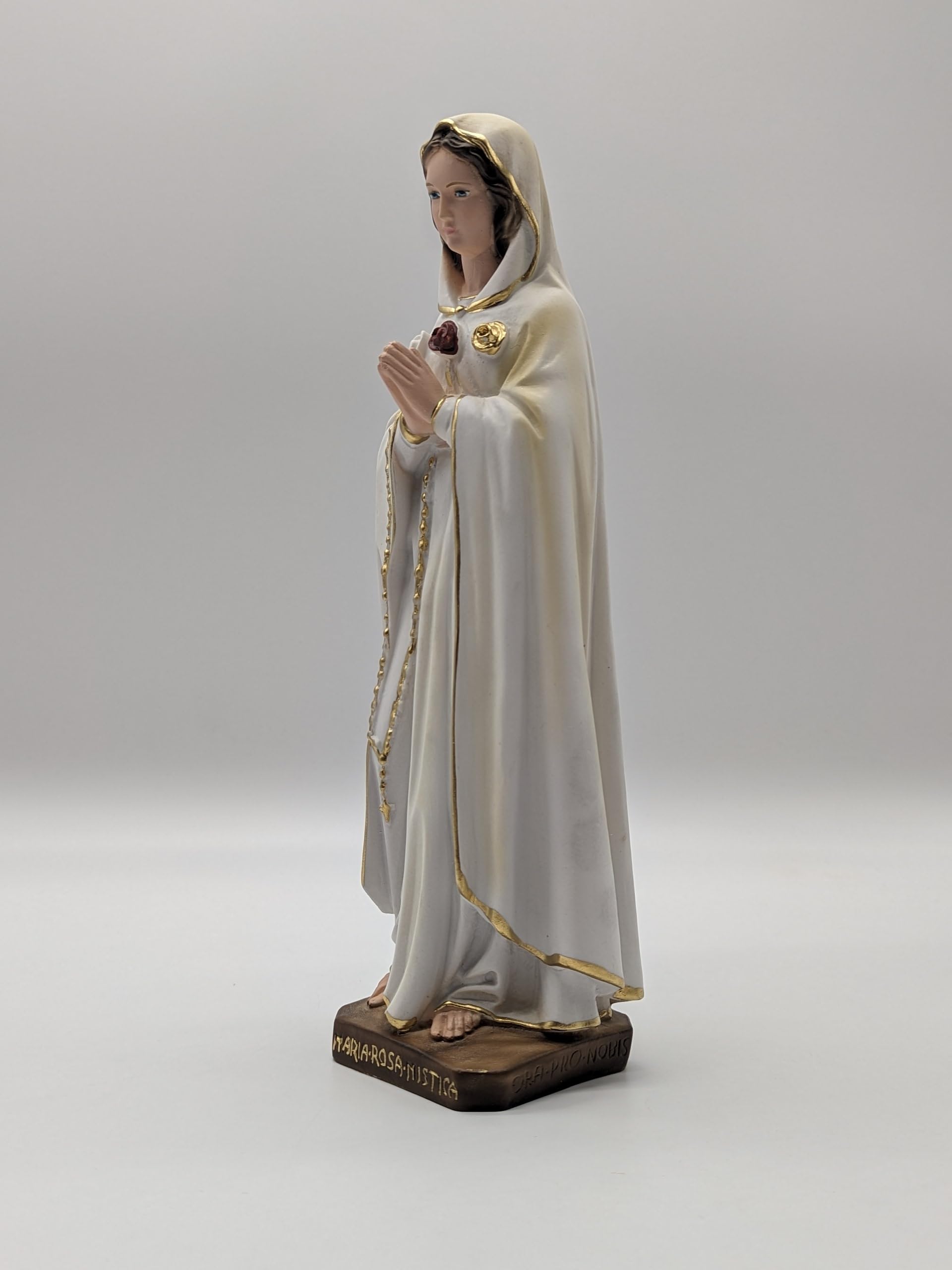 OVUNQUE PROTEGGIMI Statua di Maria Rosa Mistica cm 30 in polvere di marmo. Per interni ed esterni.