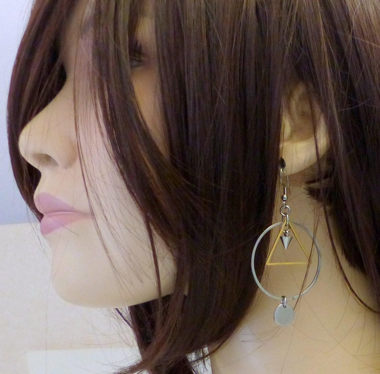 Expédié le lendemain de la commande. Boucles d'oreilles dépareillées couleur or/argent en acier inoxydable