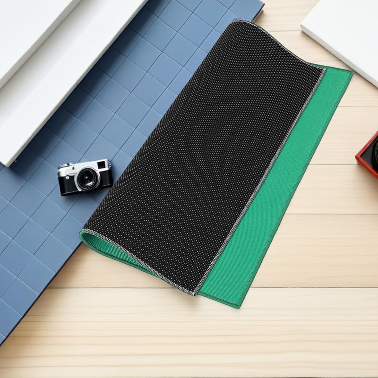 FRCOLOR Tapis de Jeu Carré 100 X 100 CM Vert Tissu Épais Antibruit et Antidérapant Dessus de Table Multifonction pour Parties de Jeu de Société et Jeux de Plateau