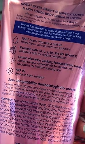 Miniatura 5 de Nivea Extra Bright 10 Super Vitamins & Skin Foods Loción de suero corporal, tamaño 10.8 fl oz, 10.82 onzas (paquete de 1)