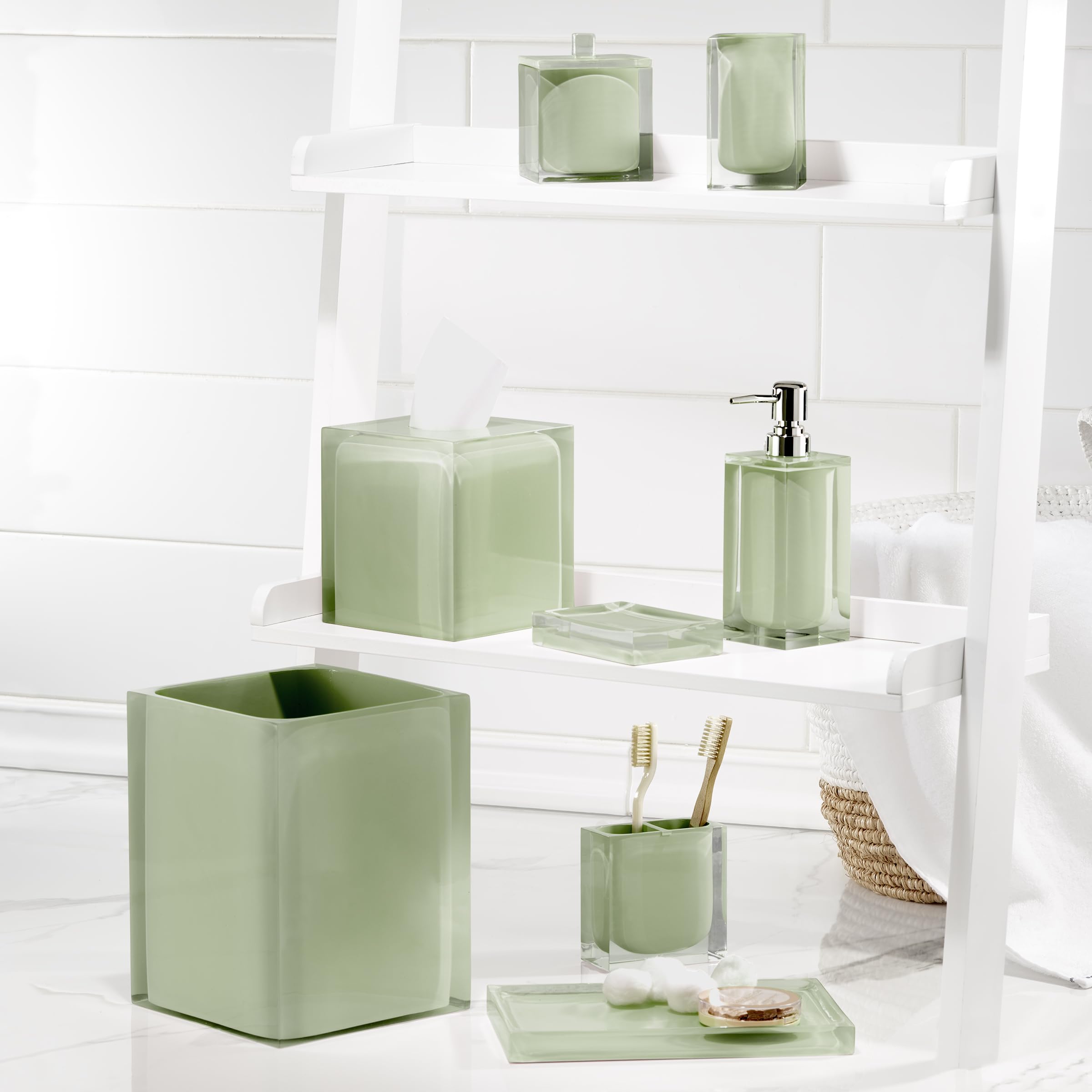 IZOD - Soporte para Cepillo de Dientes, Accesorios de encimera de Resina Transparente, decoración Moderna de baño (colección Marina, Verde)
