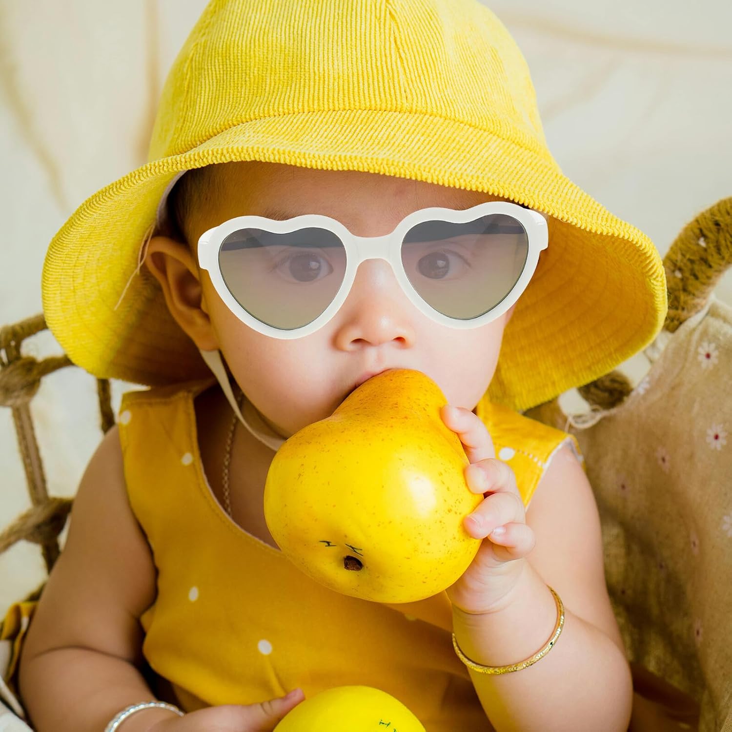 BESTonZON Heart-shaped Girl Sunglasses Polarized UV Protection Sunglasses Party Eyewear with White Frame and Light Purple Lens for Infants