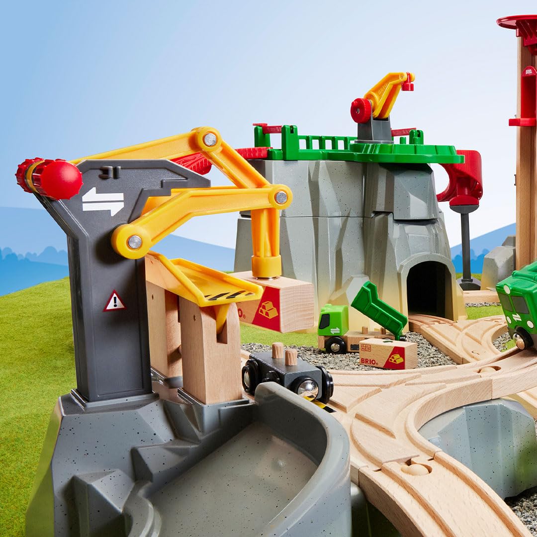 Brio World - 36010 - Circuit Montagnes et Chargements - Coffret Complet de 49 pièces - 5 Niveaux de Hauteur différents - Circuit de Train en Bois - Jouet Mixte à partir de 3 Ans 63601000