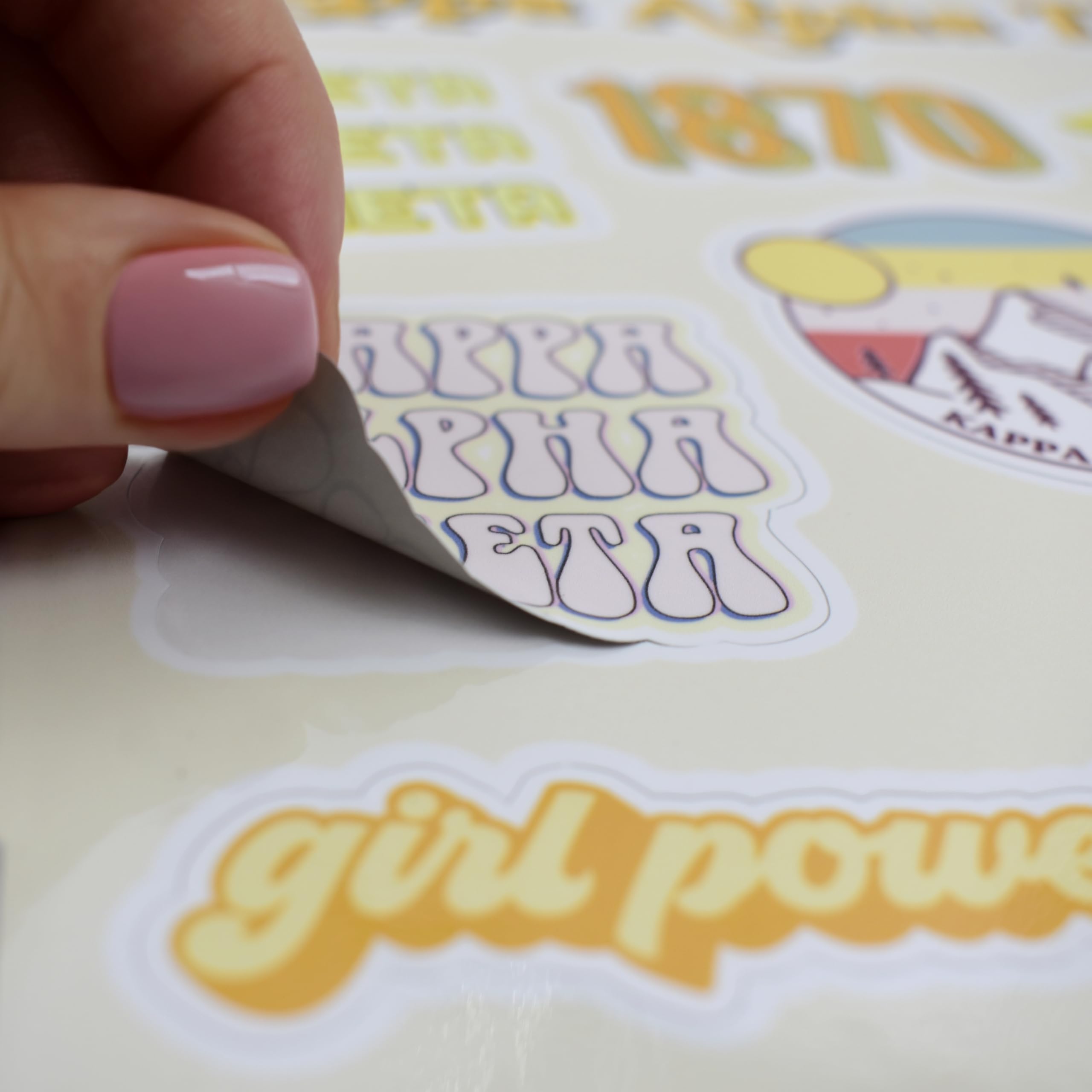 Phi Mu Girl Power Aufkleberbogen | 15 Vinyl-Aufkleber | 21,6x30,5 Cm | Entfernbar & Neu Positionierbar