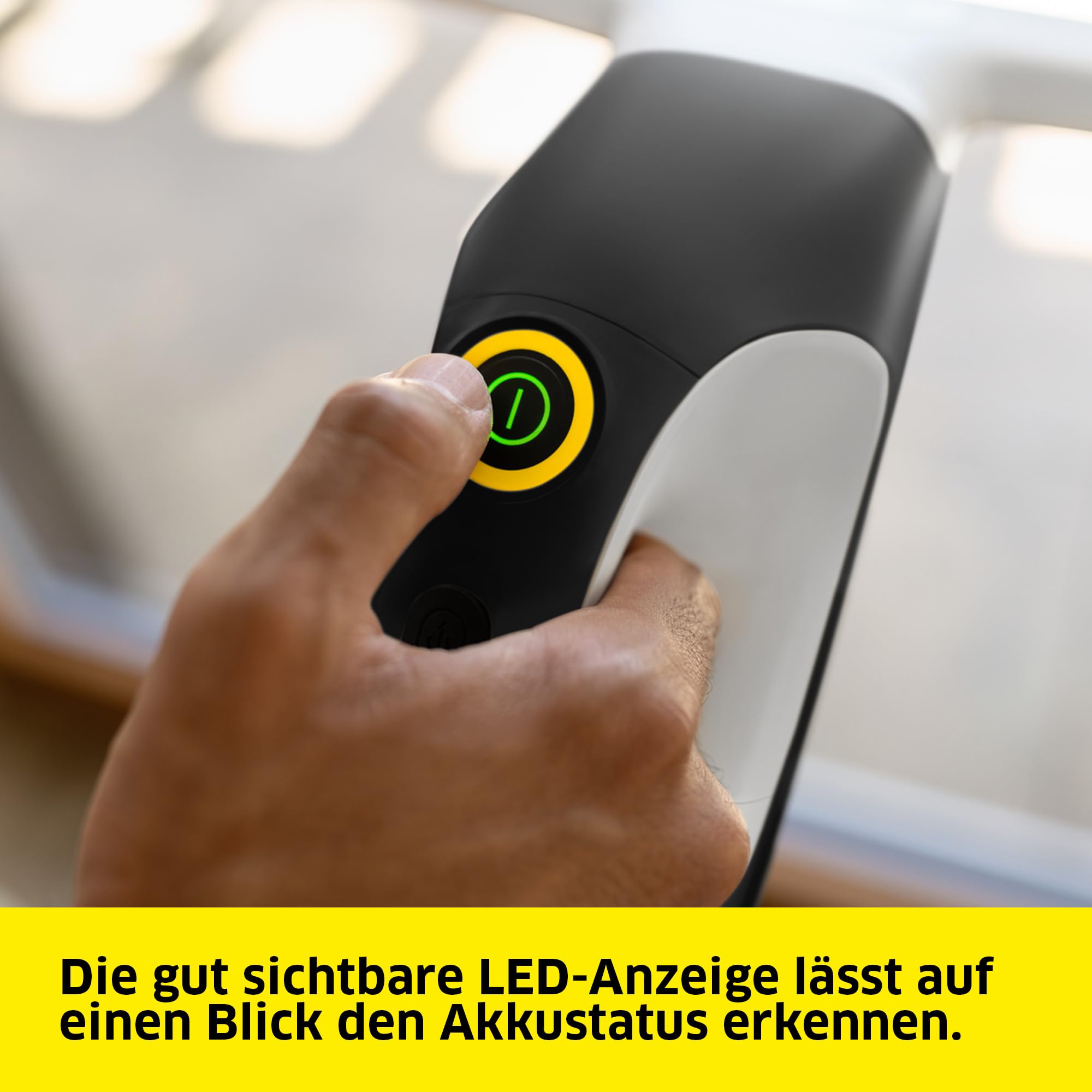 Kärcher Akku-Fenstersauger WV 3 Comfort Care, Laufzeit: 35 min, XXL-Schmutzwassertank: 200 ml, Absaugdüse (280 mm), Sprühflasche mit Mikrofaser-Wischbezug, Hook!It Duschhaken, 20 ml Fensterreiniger