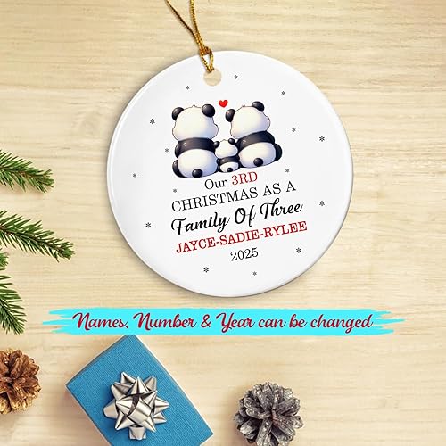 Miniatura 8 de Adorno de cerámica personalizado para familia de 4 muñecos de nieve, nuestra primera Navidad como familia de cuatro, decoración de recuerdo de