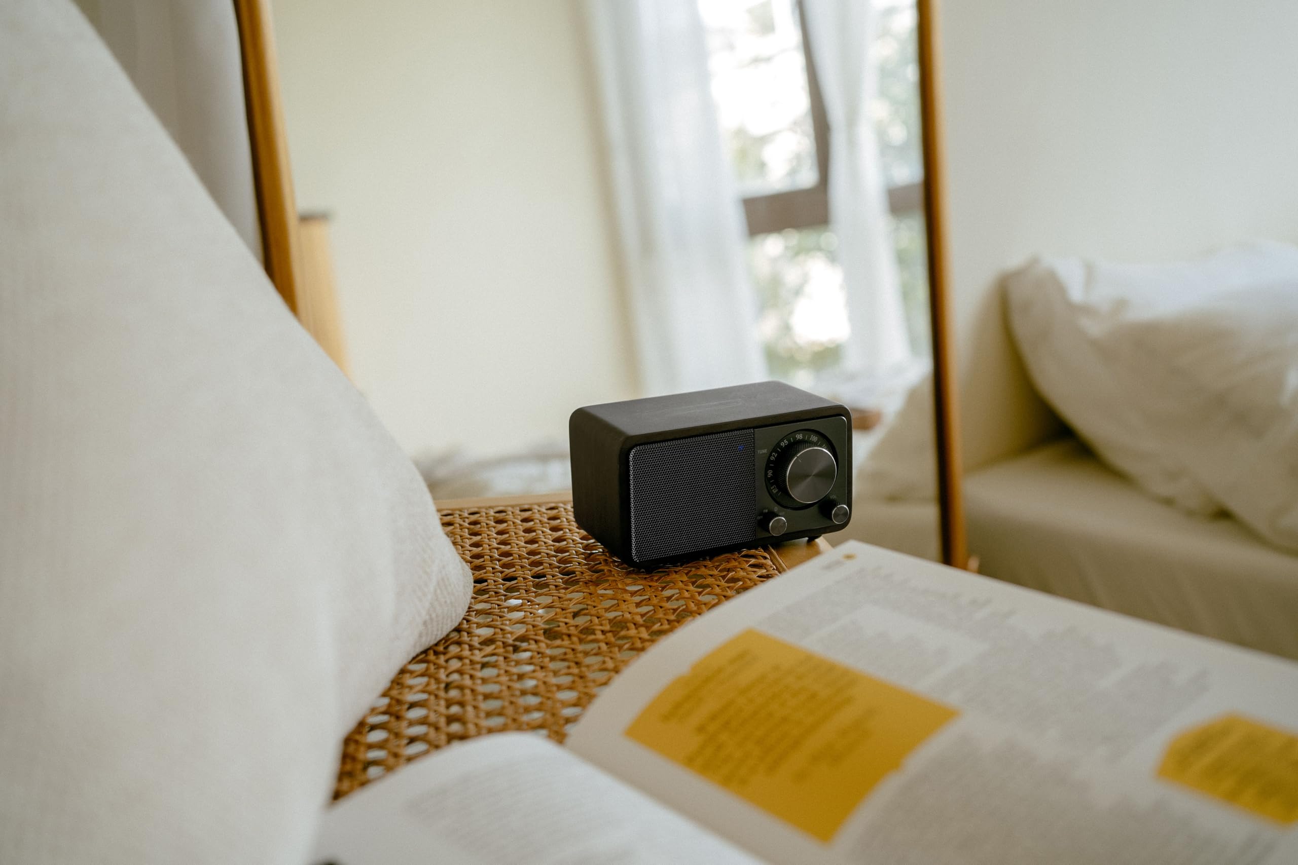 SANGEAN WR-7 Plus (2. Generation) – Kompaktes Retro Radio mit Bluetooth Lautsprecher, FM-Empfang, integriertem Akku, tragbares Design & Echtholz-Gehäuse, Midnight Oak
