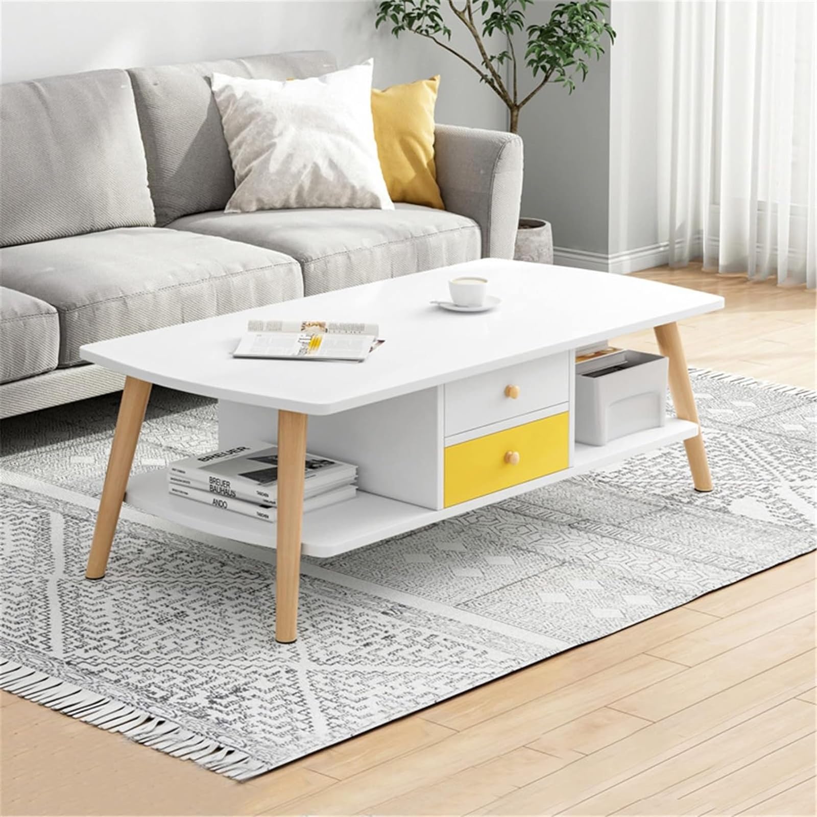 Table basse double couche blanche pour des apéritifs réussis dans le salon