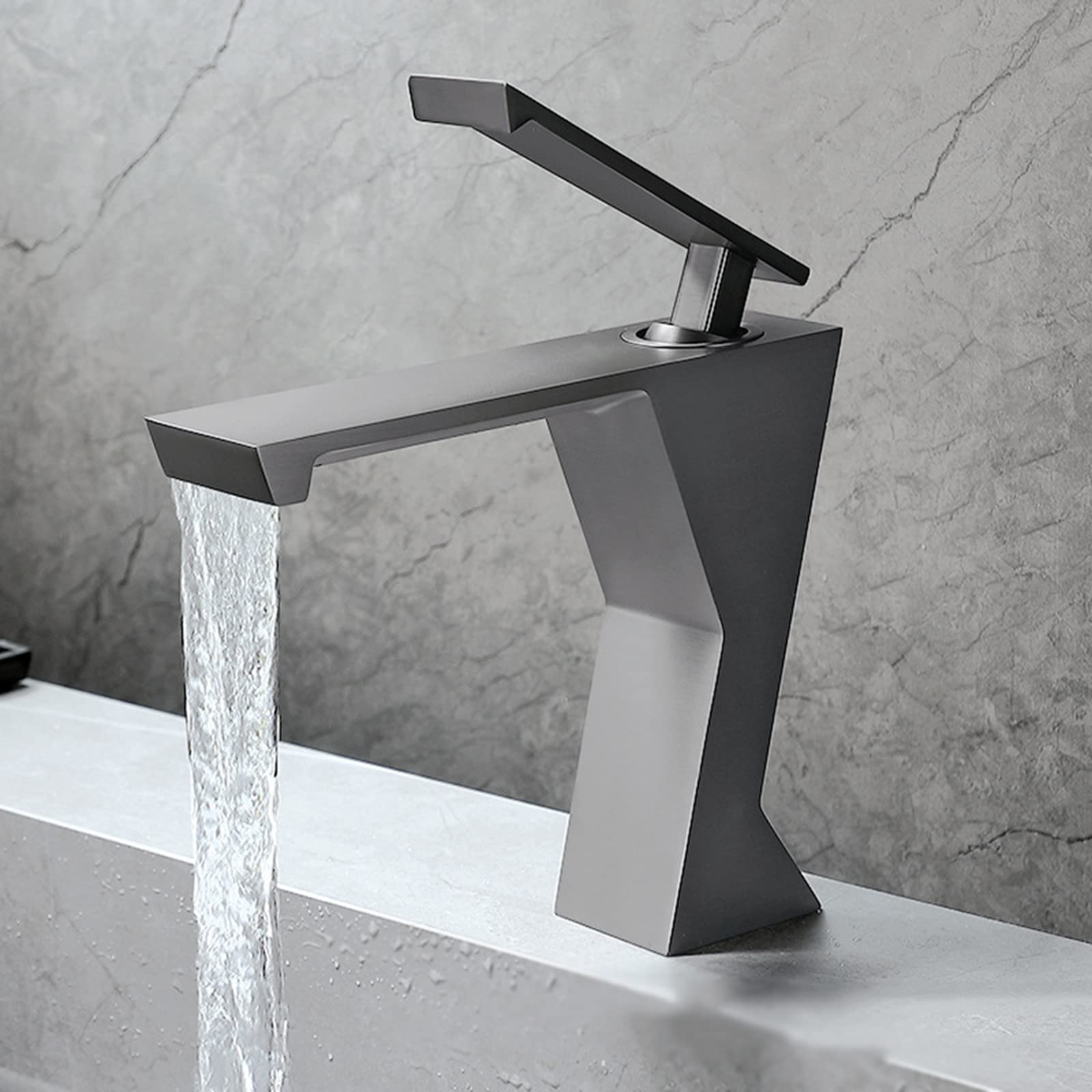 Type de cascade gris pour robinet de cuisine et salle de bain