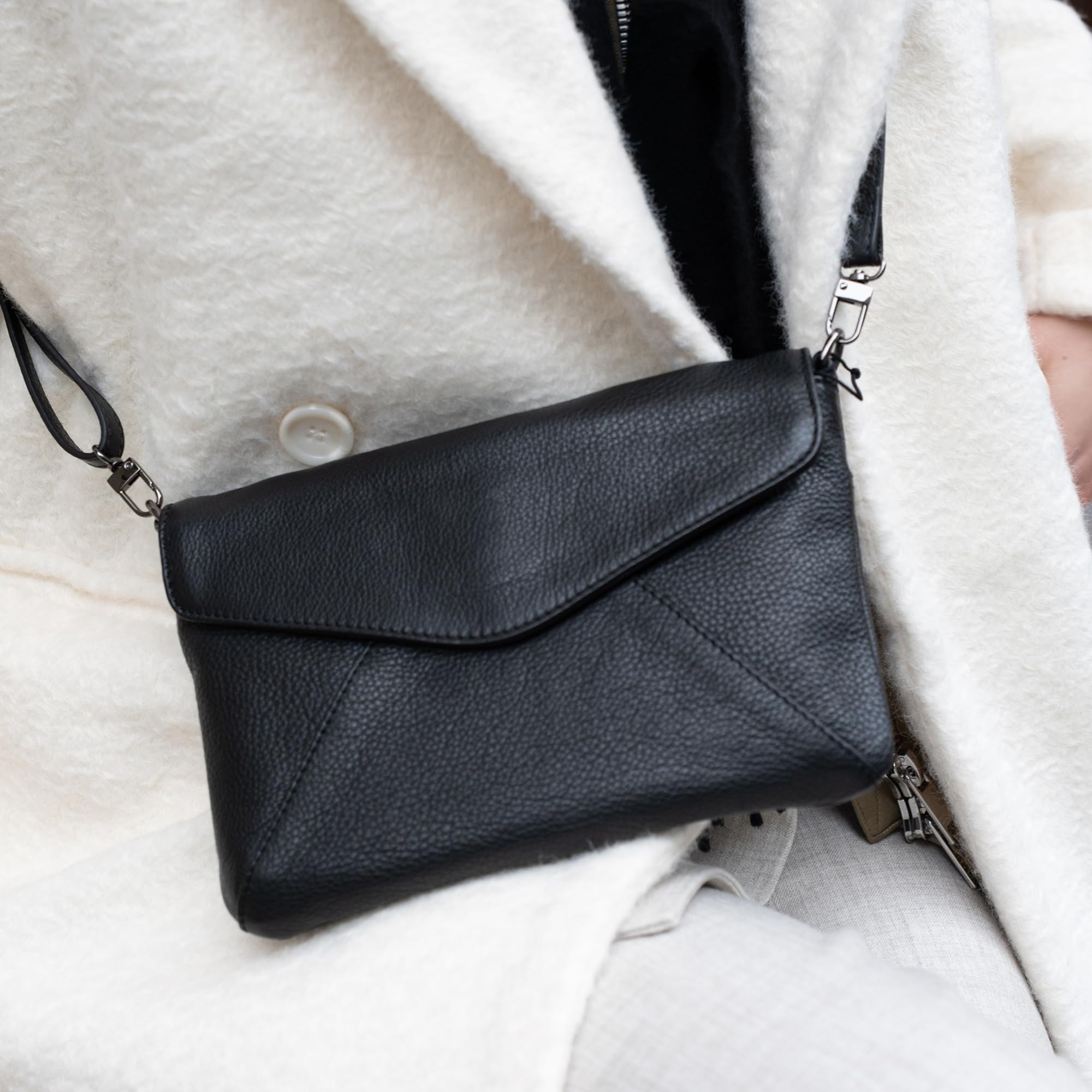Berliner Bags Premium Leder Clutch Eva, Crossbody-Tasche, Umhängetasche & Handtasche für Damen mit Magnetverschluss – Schwarz