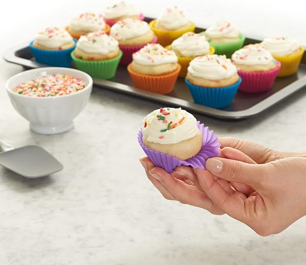 Amazon Basics Rotondo Pirottini in silicone riutilizzabili, confezione da 24 (sicuri in forno fino a 220 °C), Multicolore - 4
