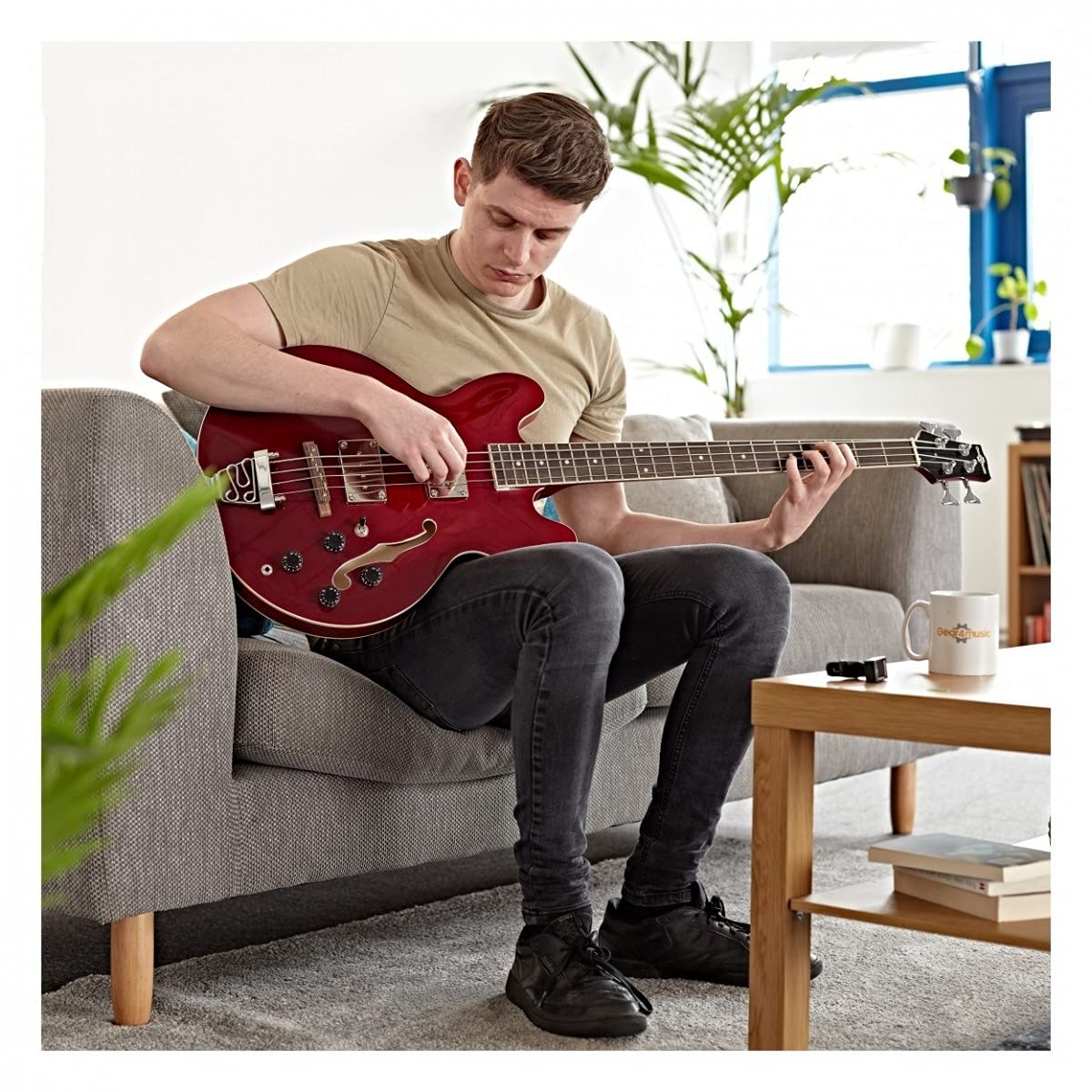 Gear4music Basso Semiacustico San Francisco Wine Red | Design Ispirato agli Anni '60-'70, Corpo a Doppio Cutaway in Wine Red, Due Pickup P90 Single Coil, Custodia e Cavo