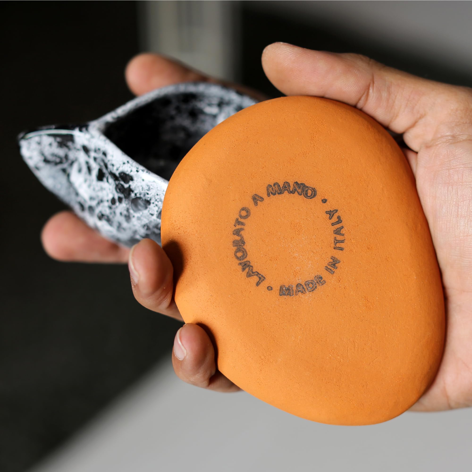 Egloo - Tazzine caffe particolari per colazione con piattino artigianali in ceramica, set di 2 tazzine moderne per espresso, design unico per un regalo di coppia.