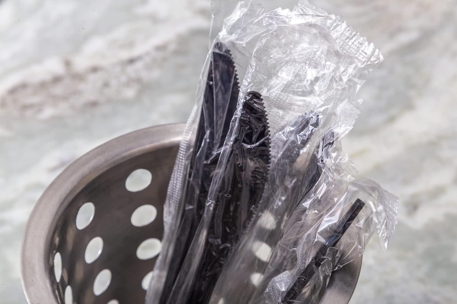 AmerCare Medium Weight Black Polypropylene Knives, Individually Wrapped, Case of 1000