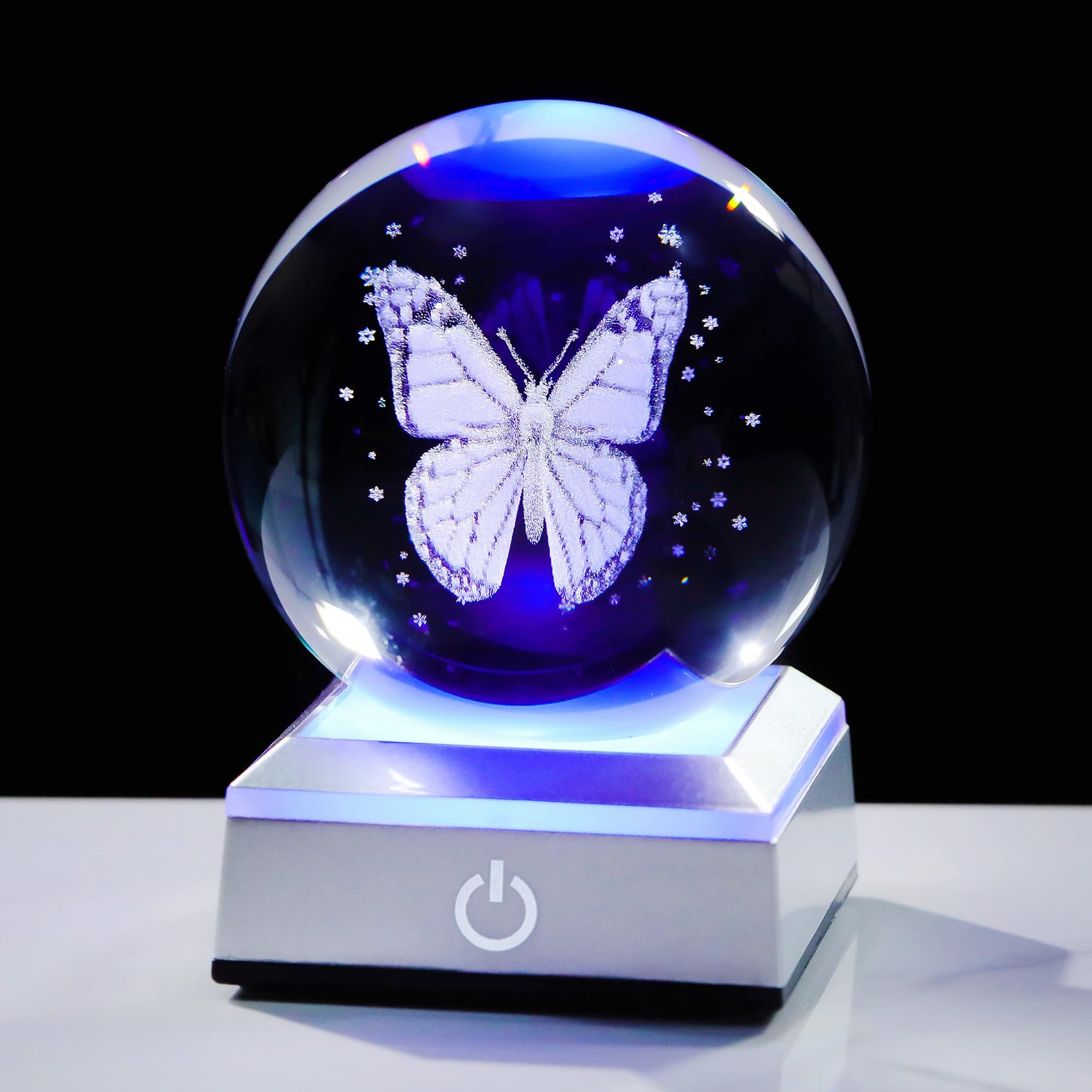 Drago Con Sfera Di Cristallo Immagine Stock - Immagine: 3342847