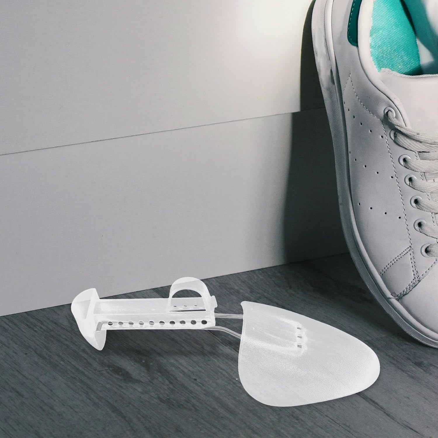 4pcs Adjustable Plastic Shoe Trees for Men Casual Shoes and Sneakers and Travel Shape Preservation Boot Holders