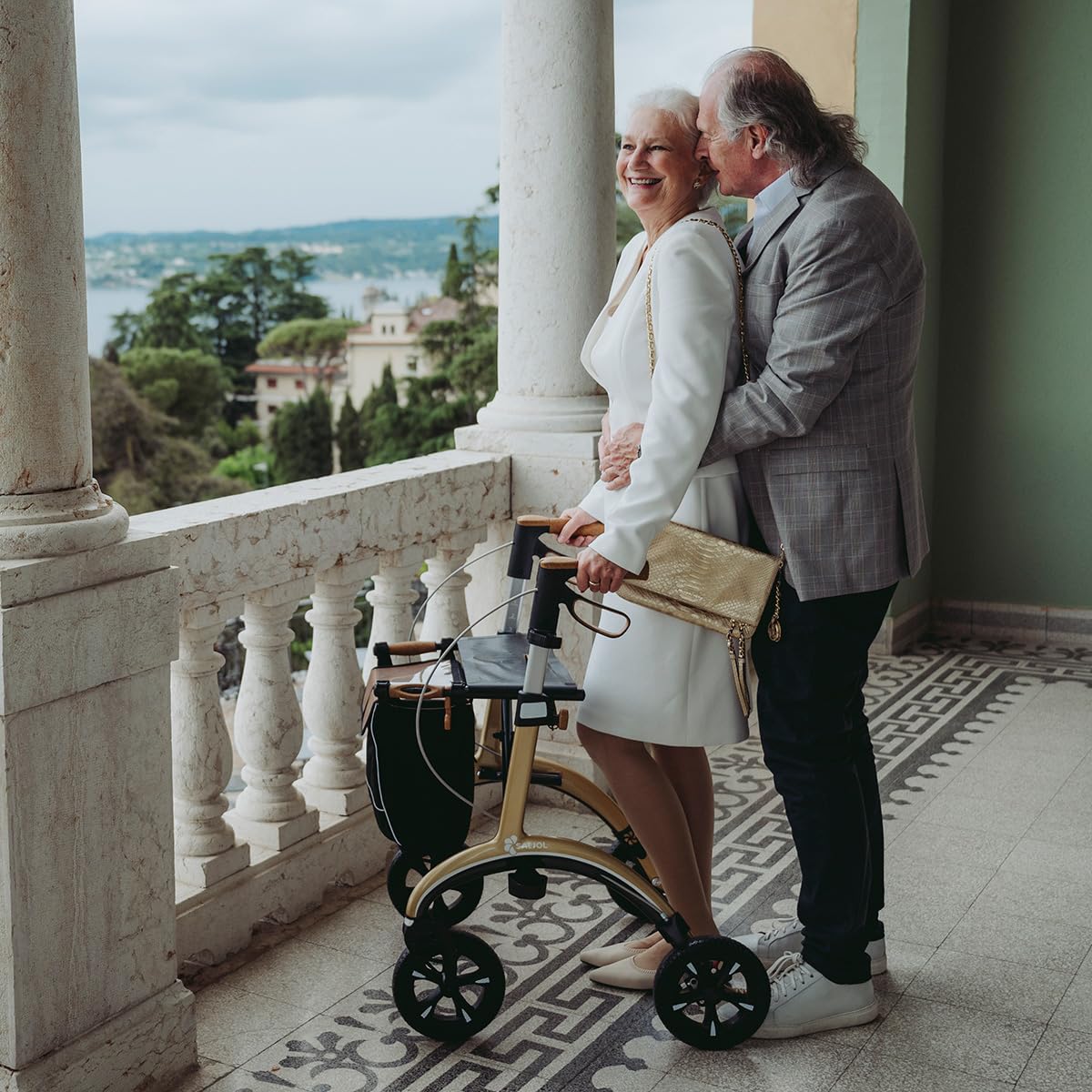 Saljol Andador de carbono ligero de 5,6 kg con asiento, bolsa, plegable, para exteriores, altura del asiento 54 cm, color dorado