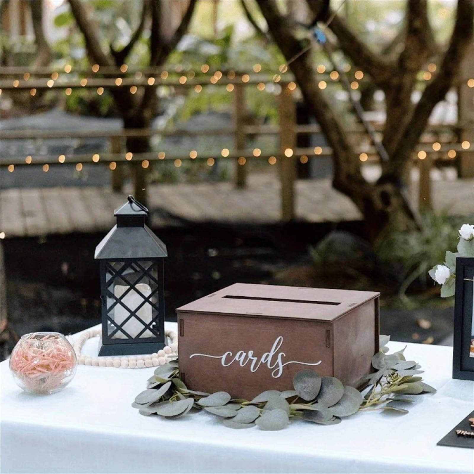 Scatole Per Biglietti Di Nozze Una semplice scatola regalo di nozze in legno fai da te, decorazione a cassetta usata for le carte di benvenuto alla cerimonia di laurea Per Matrimoni, Feste Di Fidanzam