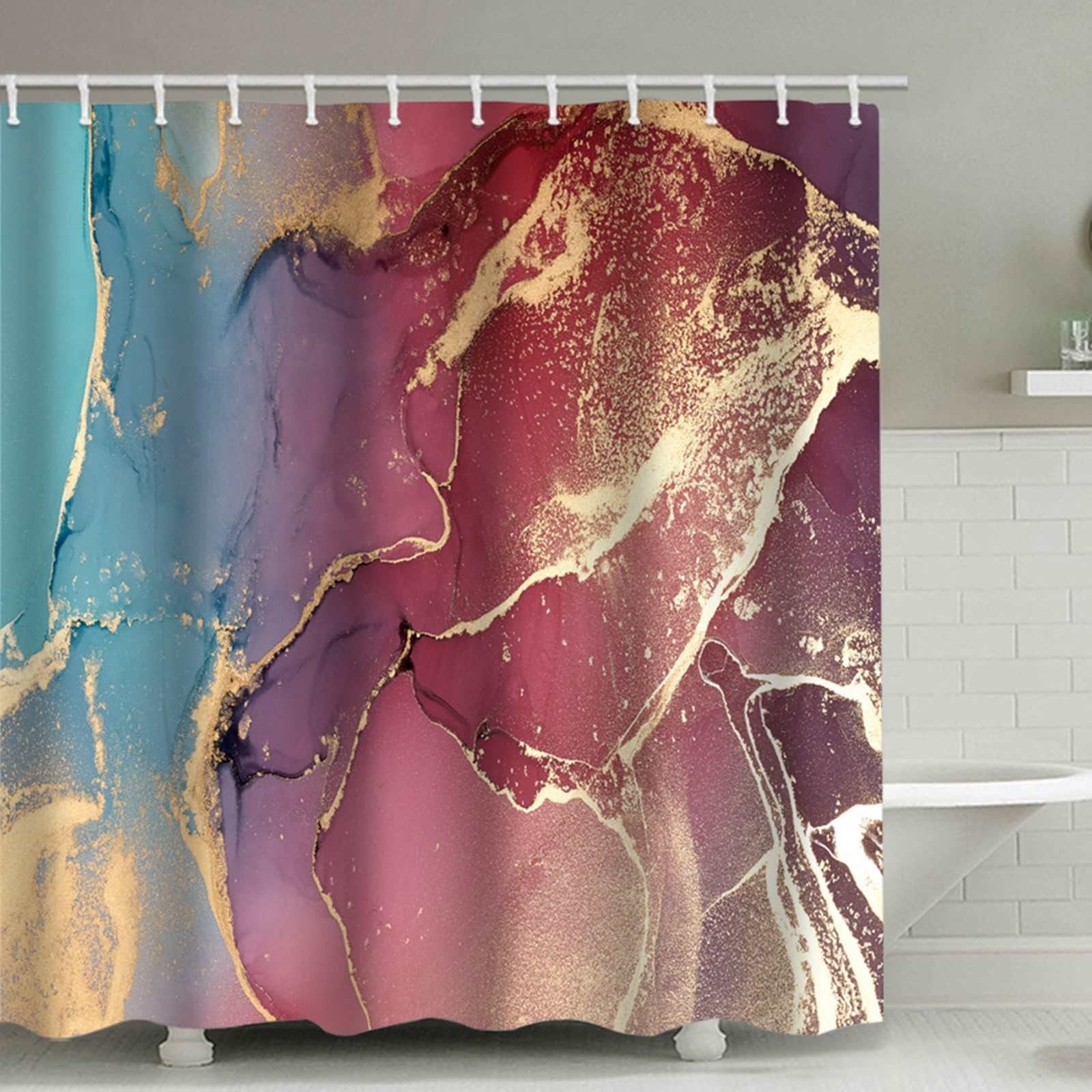 Rideau de salle de bain marbre rose et bleu pour créer une ambiance spa