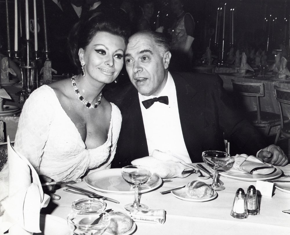 Sophia Loren with Husband Carlo Ponti Photo Print (76.20 x 60.96 cm) :  Amazon.de: Home & Kitchen