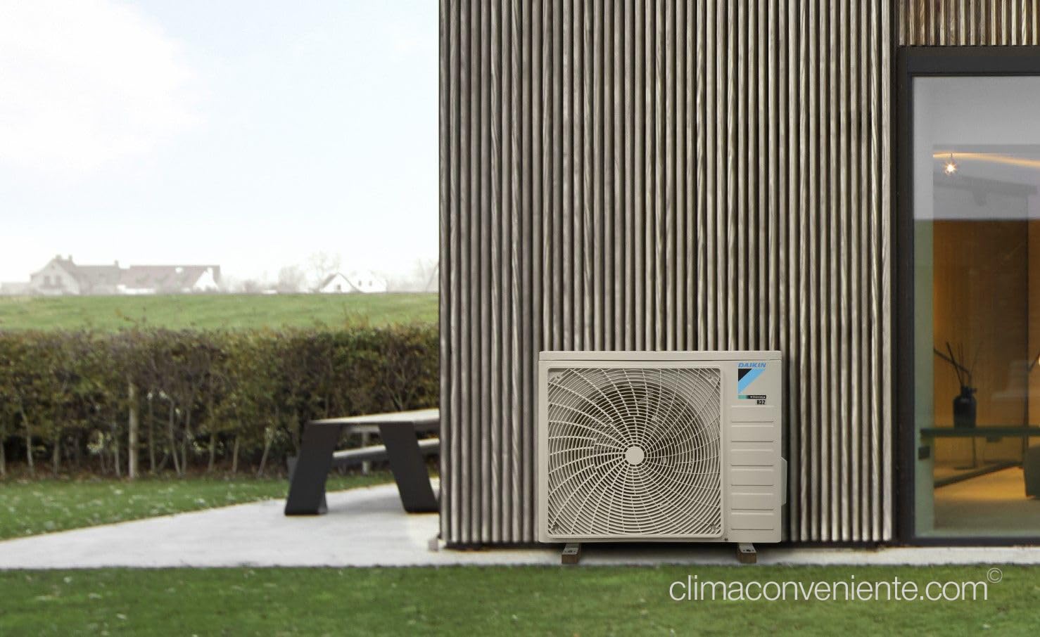 Climatiseur Réversible Mural Daikin 12000 BTU, avec kit d’installation 7 mètres, 3,5 kW, Mono-Split, gamme professionnelle ClimaConveniente®