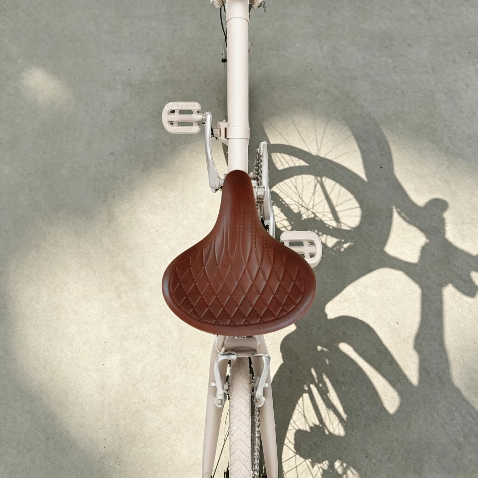 Siodełko rowerowe bardzo szerokie, ergonomiczne, do rowerów miejskich MTB | Obicie PU z grubą pianką, amortyzuje wstrząsy, pasuje do rowerów miejskich, trekkingowych Cruiser