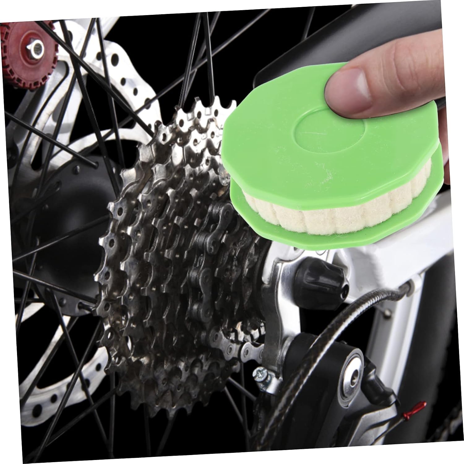 2pcs Bike Lubrication Tool Bike Chain Care Compact Oiling Tool Roller Oiler