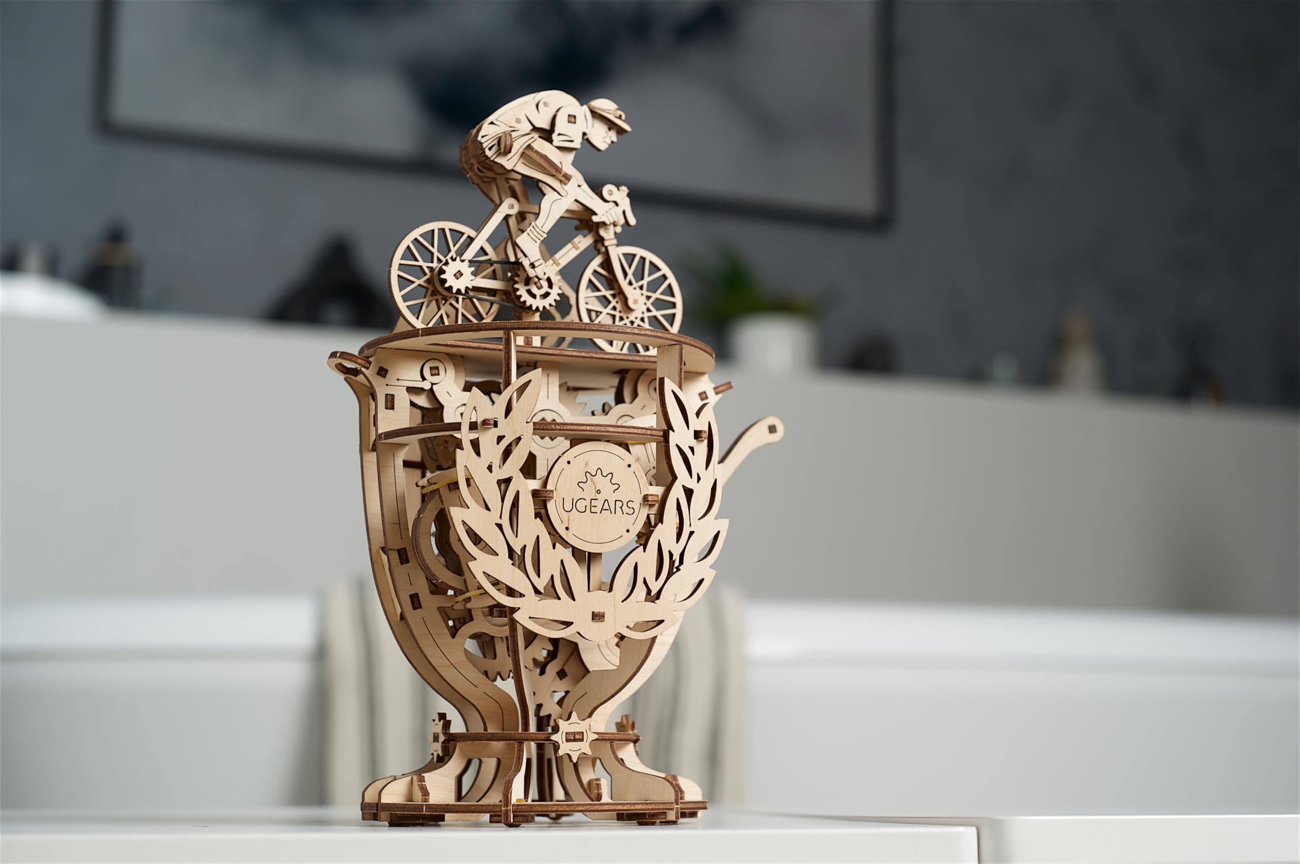 UGEARS Automaton Cyclist Puzzles 3D - Cadeau Fête des Pères Kits de Modèles en Bois pour Adultes à Construire - Classic Tour De France Cup Bicycle Puzzle en Bois - Puzzles 3D en Bois pour Adultes