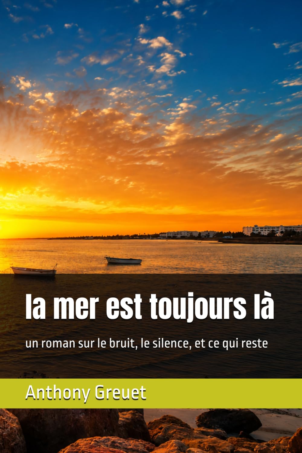 la mer est toujours là: un roman sur le bruit, le silence, et ce qui reste