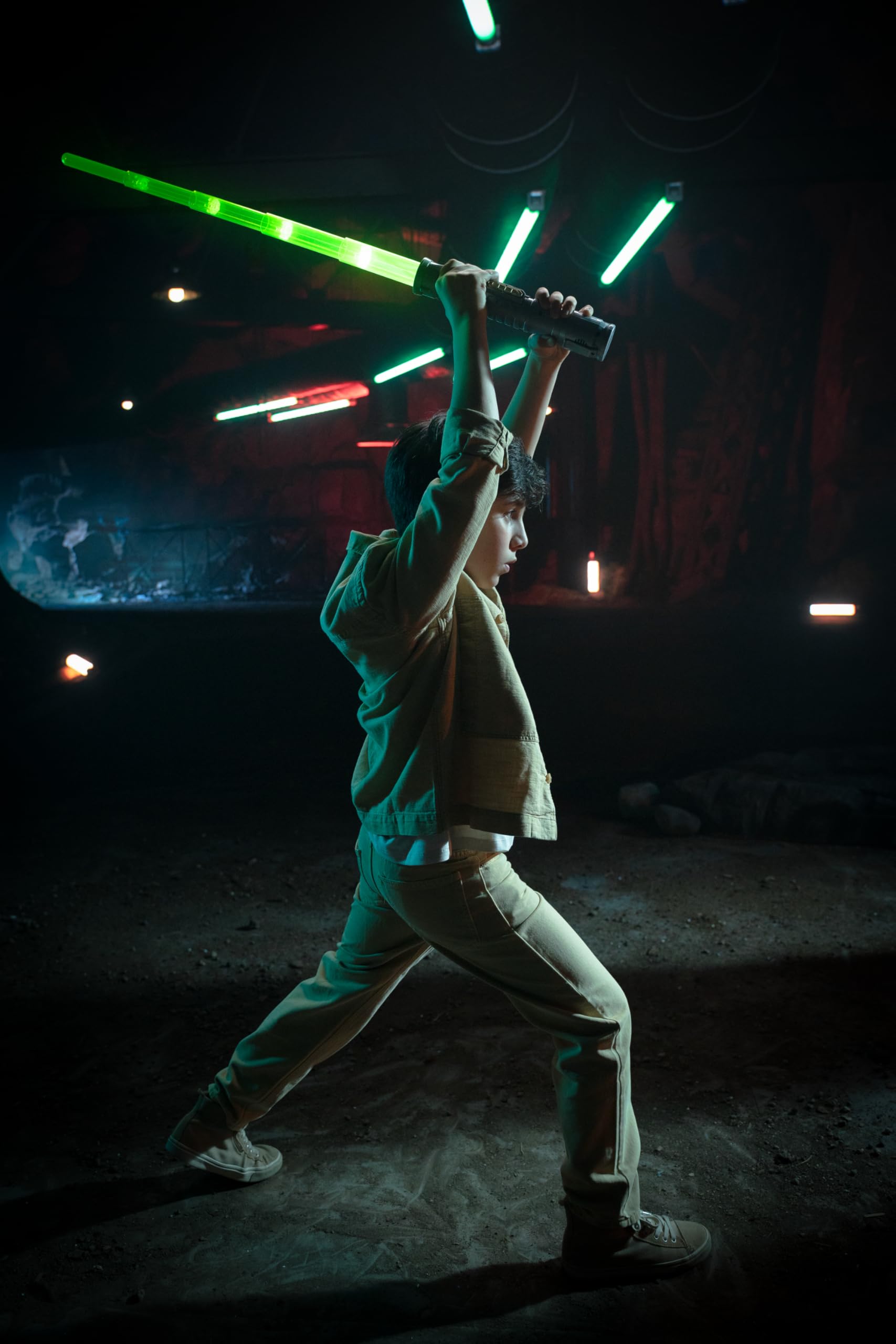 POWER SABER - Jaune - Exclu Amazon - Sabre Laser pour Enfants dès 6 ans - Extensible et Rétractable Automatiquement - Laser Lumineux Réaliste et Sûr - Combat Intergalactique - 30cm/ Déployé 89 cm