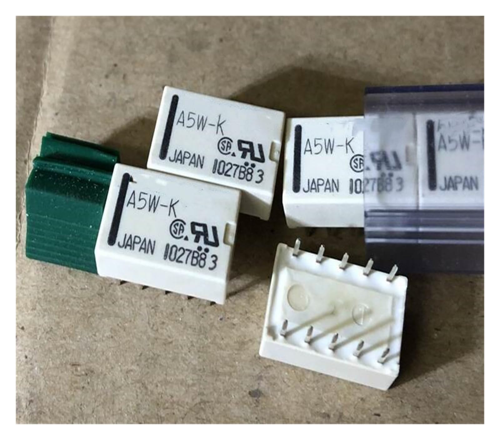Relais TQ2-5V type A5W-K pour réparer une carte électronique domotique