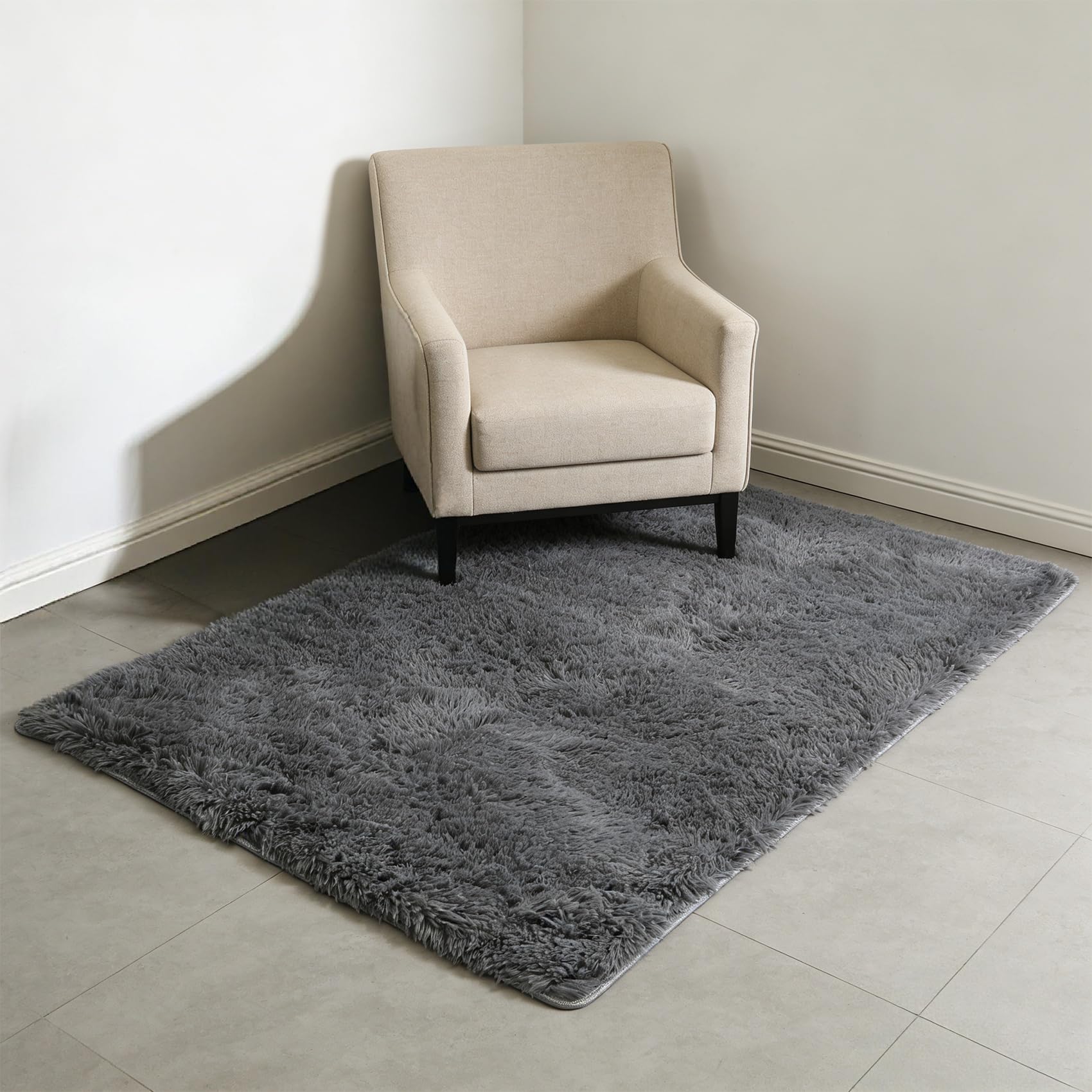 Tapis salon 164x230 cm gris à poils longs et moelleux pour chambre moderne