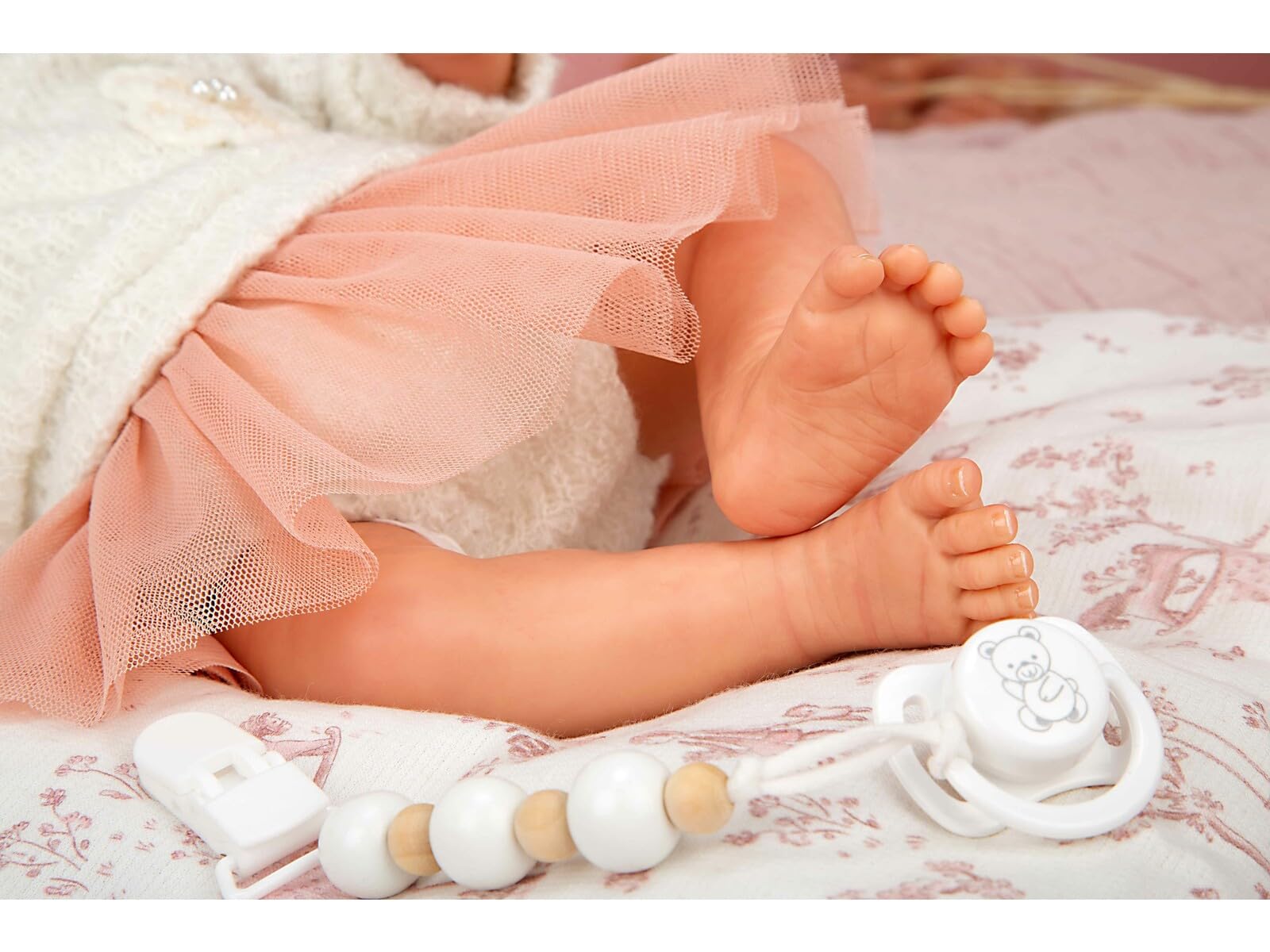 ARIAS - Reborn 40 cm Julia. Bambino realistico con vestiti rosa e bianchi. Include cuscino, ciuccio, ciuccio, pannolino, libro della famiglia e certificato di autenticità. Giocattolo Bambini +3 anni