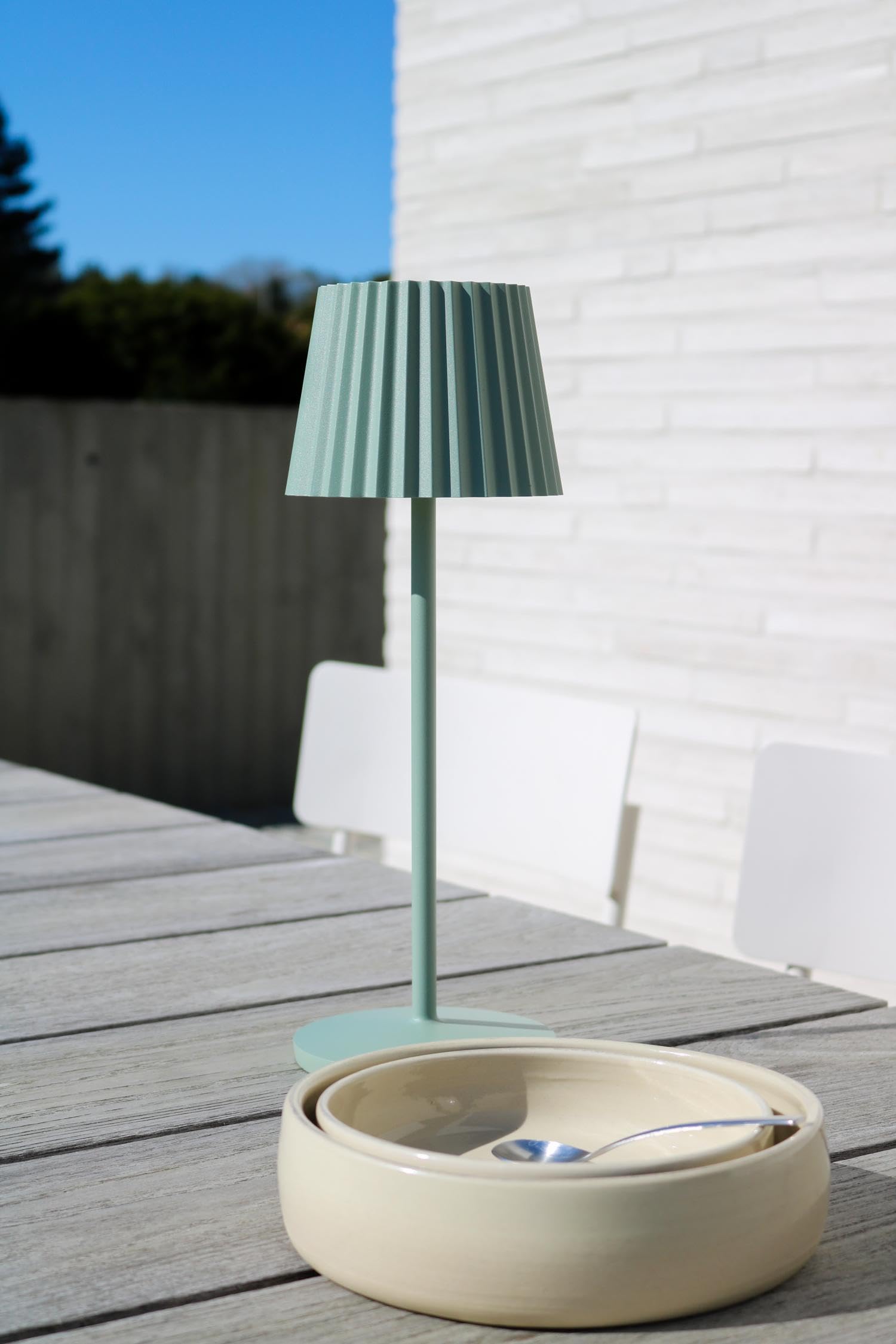 Lucide JUSTINE - wiederaufladbare Tischlampe Außen - Akku/Batterie - LED Dim. - 1x2W 2700K - IP54 - Mit kabelloser Ladestation - Grün