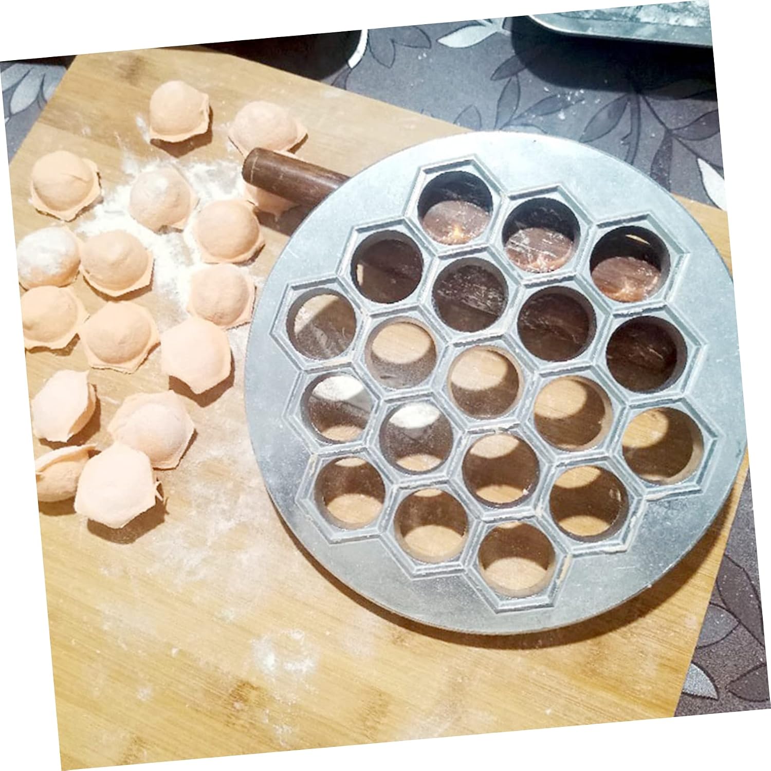 19-hole Dumpling Mold Russian Dumpling Maker Ravioli Maker Multi-use Portable Kitchen Gadget