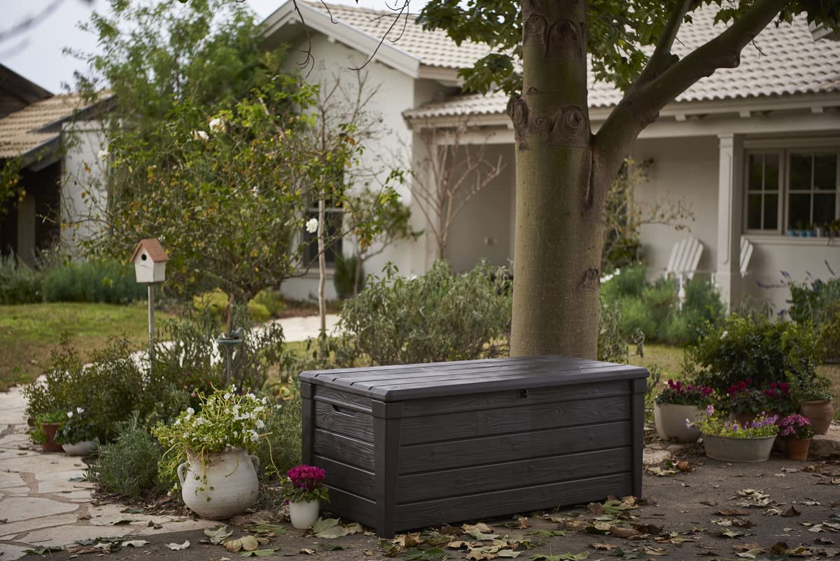 Keter Brightwood Gartenbox 455L - Aufbewahrungsbox mit Sitzfunktion für 2 Personen - Wetterbeständige Terrassenbox in Holzoptik Grau